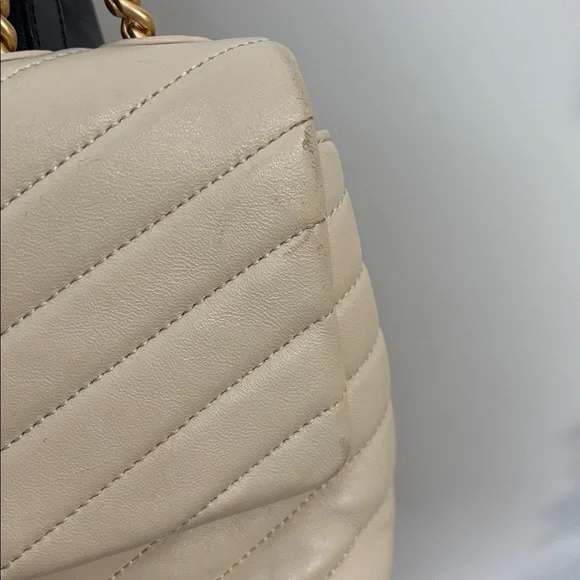 Tory Burch Quilted Cream Shoulder Bag with Gold Chain - Picture 5 of 11